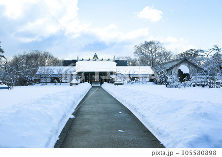 国指定史跡 冬の秋田城跡の秋田県護国神社 国指定史跡 冬の秋田城跡の秋田県護国神社 105580898