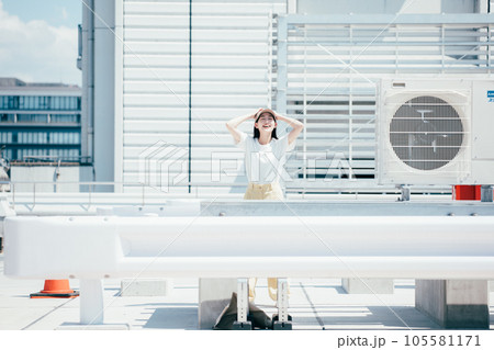 夏と女性 夏と女性 105581171