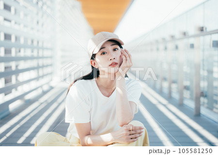 夏と女性 105581250