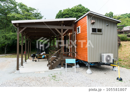 さがみ湖リゾート プレジャーフォレスト 本格コテージ 夏の青空 神奈川県相模原市 さがみ湖リゾート プレジャーフォレスト 本格コテージ 夏の青空 神奈川県相模原市 105581807