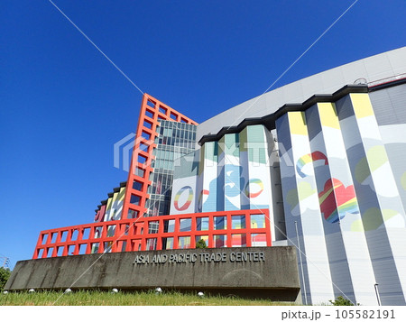 青空に映えるATC 105582191