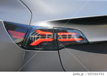 車のテールランプ 車のテールランプ 105582742