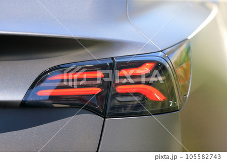 車のテールランプ 車のテールランプ 105582743