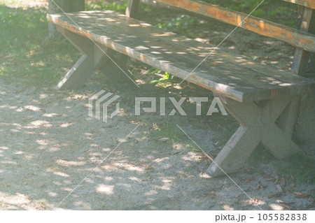 ノスタルジックな風景・木漏れ日 イメージ 105582838