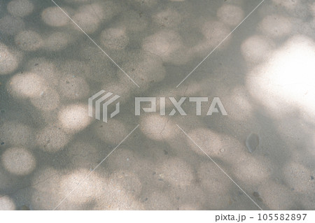 ノスタルジックな風景・木漏れ日 イメージ 105582897