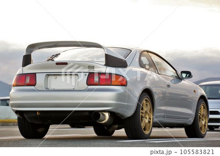 自動車イメージ　トヨタセリカGT-FOURの斜め後ろアングル 105583821
