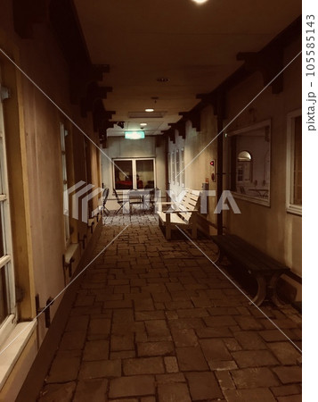 レトロな通路 105585143