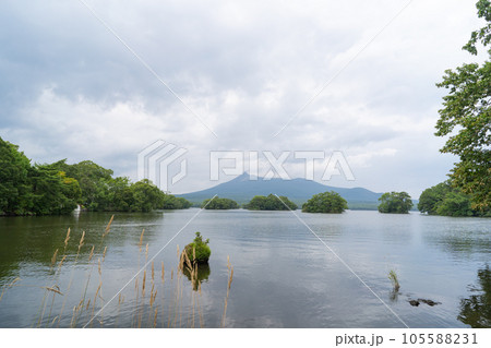 西大島から見た駒ヶ岳(大沼国定公園) 西大島から見た駒ヶ岳(大沼国定公園) 105588231