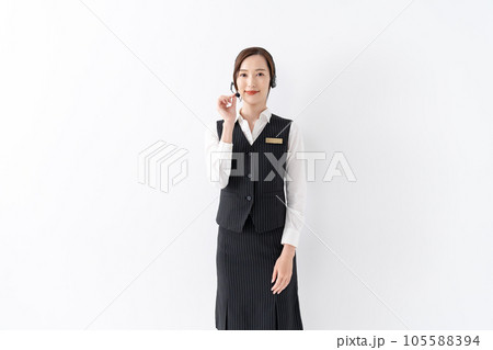 ヘッドセット　女性　ビジネス　制服 105588394