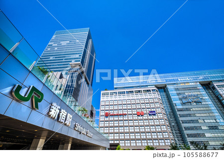 日本の東京都市景観 東京・新宿駅や高島屋などを望む＝8月 105588677