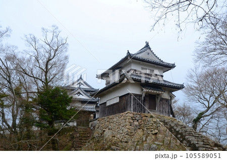 備中松山城 二重櫓と天守閣 105589051