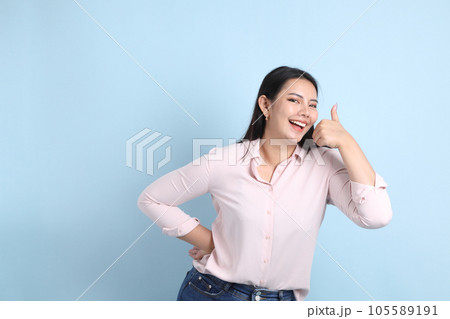 Cute Asain Woman Cute Asain Woman 105589191