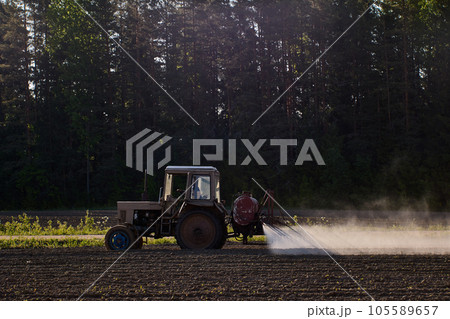 Crop sprayer with farm tractor to apply pesticides in an agricultural field. 105589657