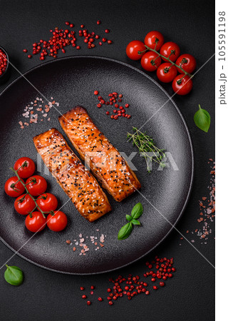 Delicious fresh grilled red fish with salt, spices and herbs 105591198
