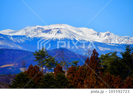 福島県　二本松市　二本松城本丸跡から望む吾妻連峰　吾妻小富士 105592723