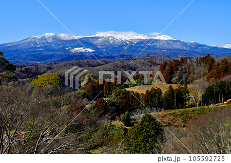 福島県 二本松市 二本松城本丸跡から望む安達太良連峰 福島県 二本松市 二本松城本丸跡から望む安達太良連峰 105592725