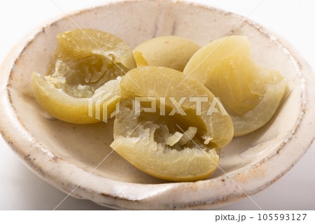 カリカリ梅 105593127