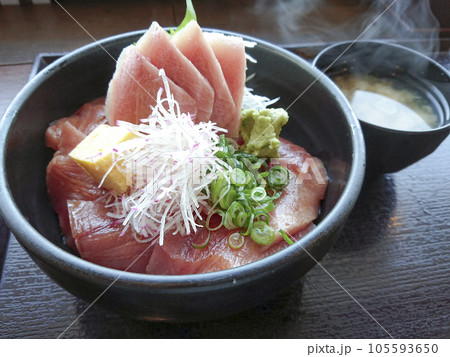 鮪の海鮮丼 105593650