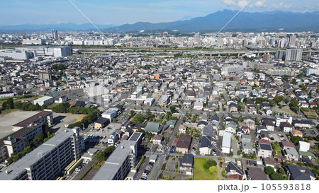 海老名の田園風景空撮・・水田が緑に覆われた 105593818