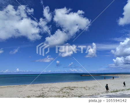 沖縄の夏の空 105594142
