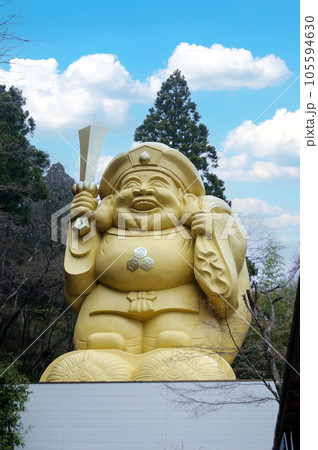 大きな金色のだいこく様 105594630