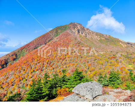秋の磐梯山登山:赤埴山から磐梯山の眺め 秋の磐梯山登山:赤埴山から磐梯山の眺め 105594875