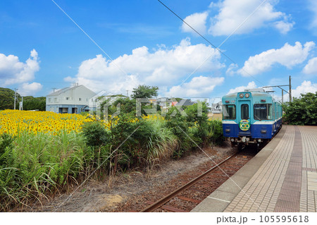 犬吠駅と列車 105595618