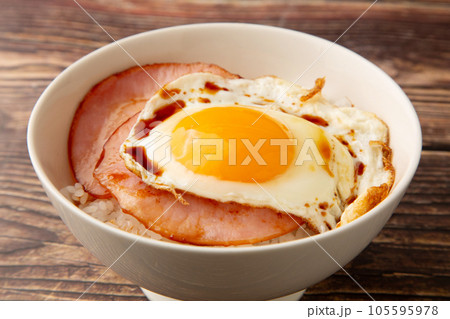ハムエッグ丼 105595978