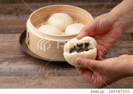 餡饅　あんまん　割る 105597152