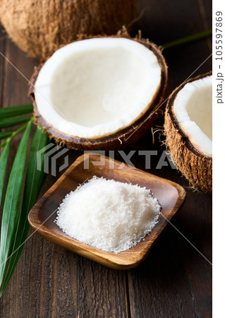 ココナッツパウダー ココナッツパウダー 105597869