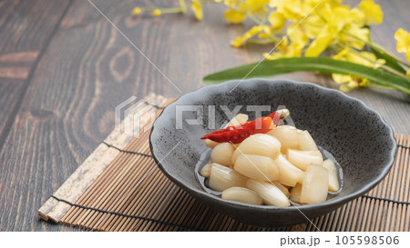 らっきょうの甘酢漬け 105598506