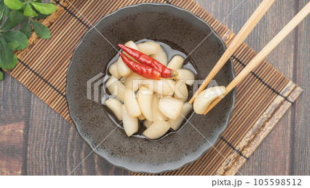 らっきょうの甘酢漬け 105598512