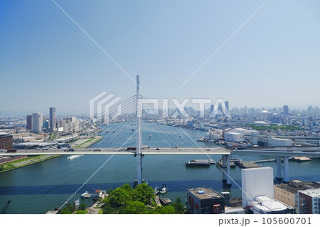 大阪　大阪港　観覧車から見た天保山大橋と安治川河口の風景（北東方向）（夏） 105600701