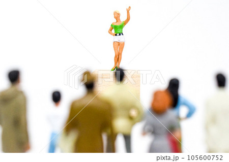 人気者　演説のイメージ 105600752