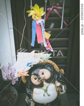 5月の飾り付けをした我が家の信楽焼きたぬき 5月の飾り付けをした我が家の信楽焼きたぬき 105601048