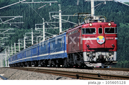 津軽海峡線を走る快速海峡 105605128