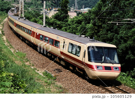 懐かしい列車 中央線の特急しなの パノラマ編成 懐かしい列車 中央線の特急しなの パノラマ編成 105605129