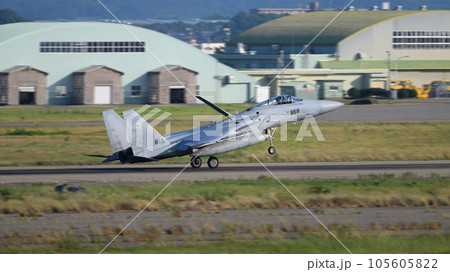 航空自衛隊第303飛行隊F-15イーグル着陸 105605822