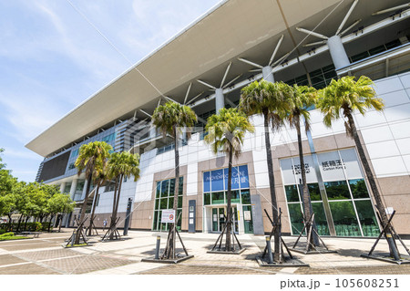 Building view of Taiwan High-Speed Rail (THSR) Zuoying Station in Kaohsiung. 105608251