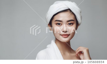 頭にタオルを巻いたお風呂上がりのアジア人女性・バスローブ・バスタイム（Generative AI） 105608934