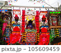 カラフルな七夕祭りの飾り 105609459