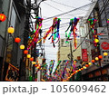 七夕祭りの商店街の風景 105609462