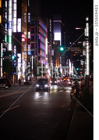 ネオン煌めく夜の銀座 ネオン煌めく夜の銀座 105609483