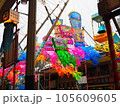 色鮮やかな七夕祭りの飾り 105609605