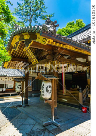 京都市上京区の京都御苑内の白雲神社 本殿 京都市上京区の京都御苑内の白雲神社 本殿 105610850