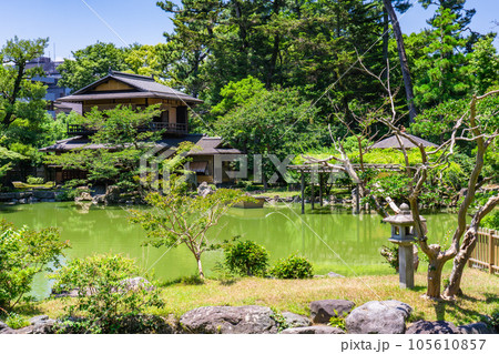 京都市上京区の京都御苑内の拾翠亭 九條池からの眺め 京都市上京区の京都御苑内の拾翠亭 九條池からの眺め 105610857