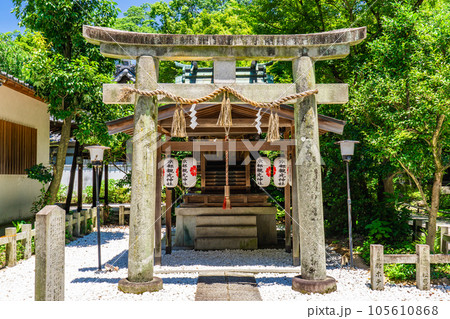 京都市上京区の京都御苑内の宗像神社 京都観光神社 京都市上京区の京都御苑内の宗像神社 京都観光神社 105610868