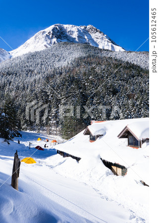 長野県の八ヶ岳雪山登山 行者小屋から見る阿弥陀岳 長野県の八ヶ岳雪山登山 行者小屋から見る阿弥陀岳 105612465