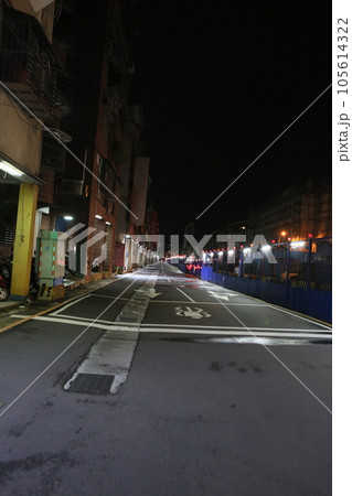 通り ストリート 街路 105614322