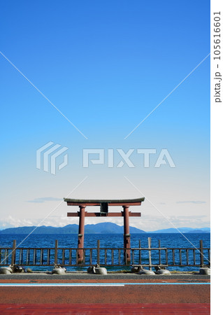 白髭神社　湖中大鳥居（滋賀県高島市　琵琶湖畔　白髭神社　別名：白鬚明神、比良明神） 105616601